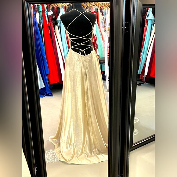 Gold dress - Picture 2 of 4